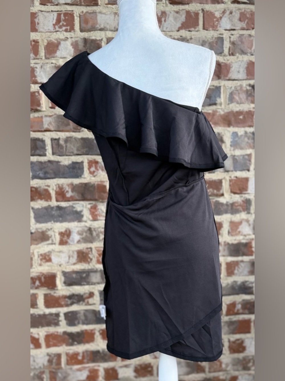 🦋 Chic One-Shoulder Ruffle Black Dress - Picture 5 of 13